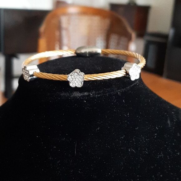 NEW Gold and crystal bangle bracelet - Picture 3 of 6